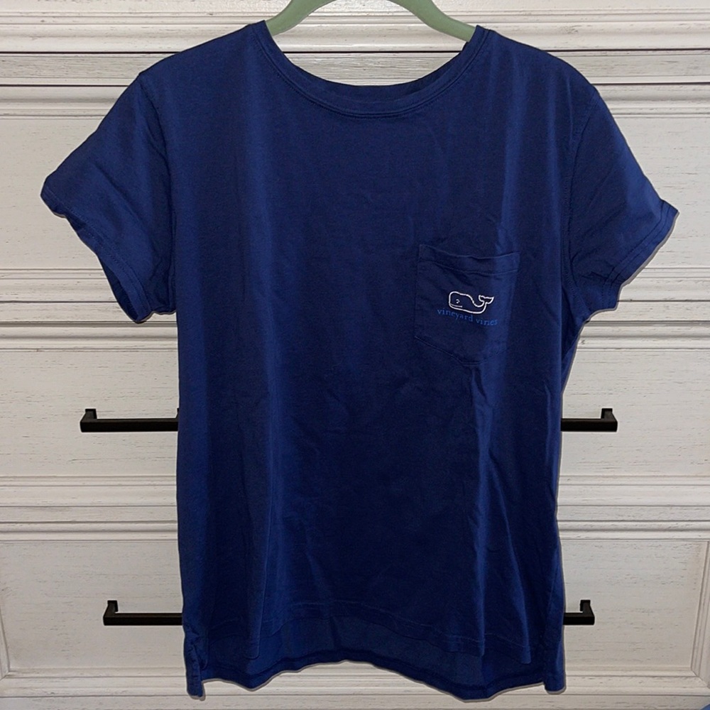 Vineyard Vines relaxed fit one pocket tee like new!